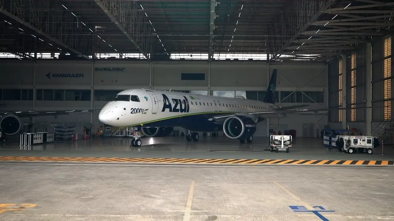Azul — 2000th E-Jet Ceremony